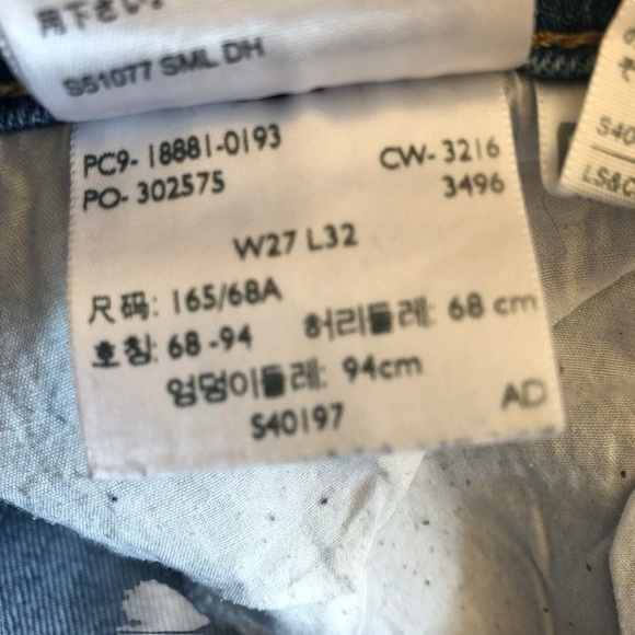 Levi’s 711 Skinny Jeans Size 27 Distressed with Patches Medium Blue Wash - Picture 4 of 16